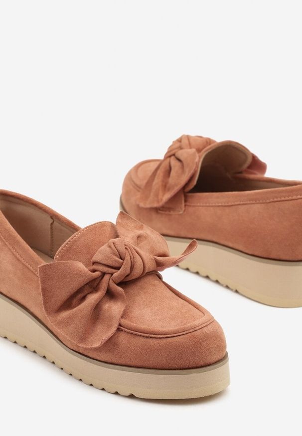 Renee - Różowe Mokasyny z Ekozamszu na Niskiej Platformie z Ozdobną Kokardą Nusalena. Okazja: na co dzień. Kolor: różowy. Materiał: jeans. Obcas: na platformie. Styl: elegancki, casual