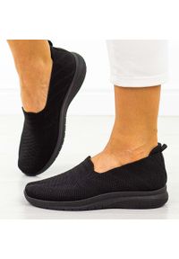 POTOCKI - Czarne sportowe buty damskie Potocki 16330. Okazja: na co dzień, na spacer. Zapięcie: sznurówki. Kolor: czarny. Materiał: tkanina. Sezon: wiosna, lato. Sport: bieganie, fitness, turystyka piesza