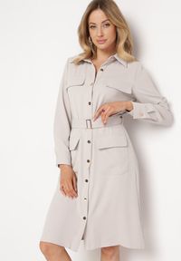 Born2be - Beżowa Sukienka Koszulowa z Kieszeniami w Stylu Utility Naiatema. Okazja: na co dzień. Kolor: beżowy. Typ sukienki: koszulowe. Styl: klasyczny, casual #1