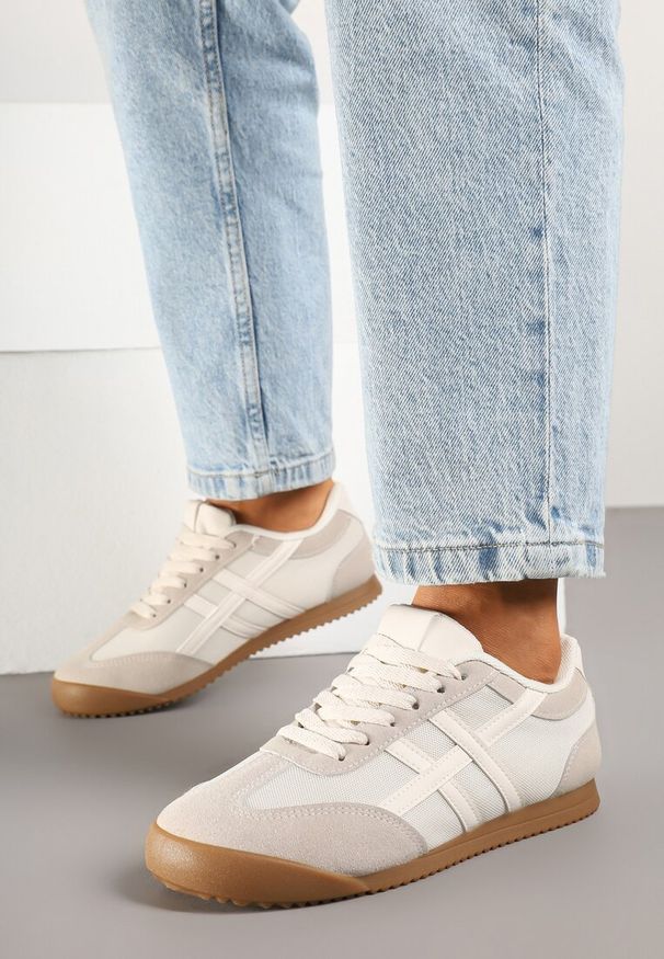 Renee - Beżowe Sneakersy Typu Klasyczne Tenisówki Isnnoria. Okazja: na co dzień. Kolor: beżowy. Materiał: jeans