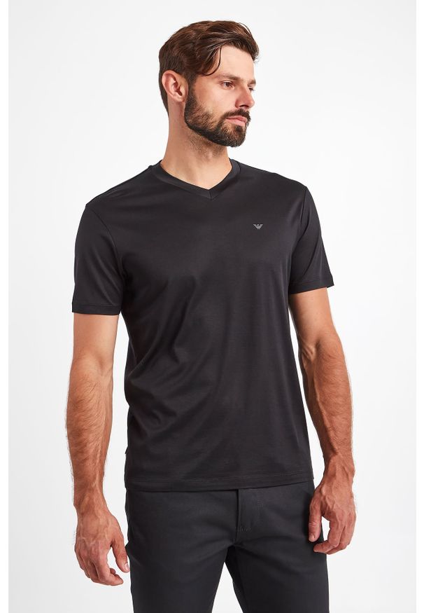 Emporio Armani - T-SHIRT EMPORIO ARMANI. Długość rękawa: krótki rękaw. Długość: krótkie. Wzór: aplikacja