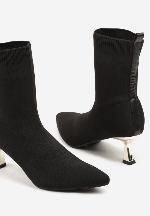 Born2be - Czarno-Złote Botki Vices na Metalicznej Szpilce Kaczuszce ze Skarpetową Cholewką Vamige. Okazja: na co dzień. Kolor: czarny. Materiał: jeans. Szerokość cholewki: normalna. Obcas: na szpilce. Styl: casual, klasyczny