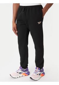 Reebok Spodnie dresowe Winchester Pant RK25146CCM Czarny Regular Fit. Kolor: czarny. Materiał: bawełna