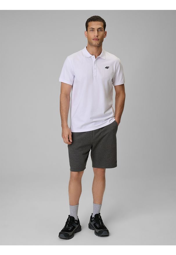 4f - 4F Koszulka polo regular męska - biała S. Okazja: na co dzień, do pracy, na spacer. Typ kołnierza: polo. Kolor: biały. Materiał: dzianina, materiał, bawełna. Styl: casual, klasyczny