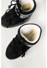 Moon Boot - Śniegowce Classic Low. Nosek buta: okrągły. Zapięcie: sznurówki. Kolor: czarny. Materiał: syntetyk, materiał, skóra ekologiczna. Szerokość cholewki: normalna. Obcas: na obcasie. Wysokość obcasa: średni #4