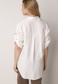 Born2be - Biała Koszula Boho z Wiskozy z Dłuższym Tyłem i Podpinanymi Rękawami Delmarene. Okazja: na co dzień, do pracy, na spotkanie biznesowe, na spacer. Kolor: biały. Materiał: wiskoza. Długość: długie. Wzór: haft. Styl: boho #3