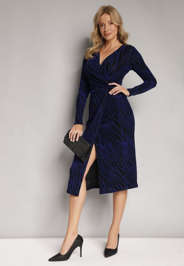 Born2be - Granatowa Kopertowa Sukienka Midi z Metaliczną Nitką Biklla. Kolor: niebieski. Materiał: tkanina. Typ sukienki: kopertowe. Długość: midi