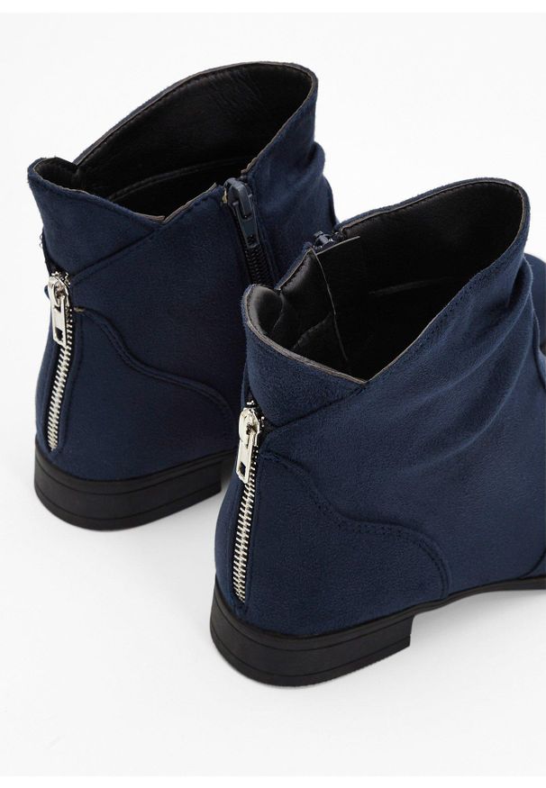 bonprix - Botki z marszczeniem. Okazja: na co dzień. Zapięcie: zamek. Kolor: niebieski. Styl: casual