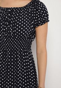 Born2be - Granatowa Sukienka z Bawełną w Kropki Ellisla. Okazja: na co dzień. Kolor: niebieski. Materiał: bawełna. Wzór: kropki. Styl: casual, elegancki #4