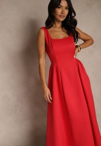 Renee - Czerwona Sukienka o Rozkloszowanym Kroju na Szerokich Ramiączkach Retelina. Okazja: na randkę, na imprezę, na wesele, na ślub cywilny. Typ kołnierza: dekolt kwadratowy. Kolor: czerwony. Długość rękawa: na ramiączkach. Styl: elegancki #5