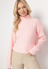 Born2be - Różowy Sweter z Golfem w Warkoczowy Splot ze Ściągaczami Maraiwai. Typ kołnierza: golf. Kolor: różowy. Wzór: ze splotem. Sezon: jesień