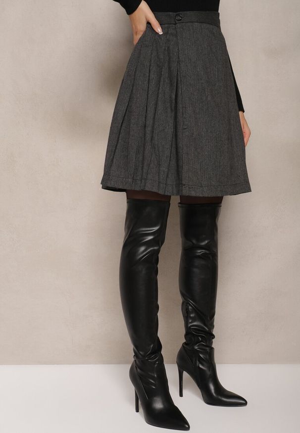 Renee - Szara Rozkloszowana Spódnica Preppy z Plisami Enavirra. Okazja: na co dzień, na imprezę, na spacer. Kolor: szary. Materiał: jedwab. Styl: klasyczny, casual