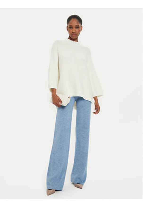 Kontatto Golf 3M0213 Écru Relaxed Fit. Typ kołnierza: golf. Materiał: syntetyk