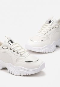 Born2be - Białe Sneakersy Irelota. Nosek buta: okrągły. Kolor: biały. Materiał: materiał, tkanina. Szerokość cholewki: normalna #3