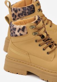 Renee - Brązowe Trapery ze Wstawkami we Wzór Vetiara. Nosek buta: okrągły. Zapięcie: sznurówki. Kolor: brązowy. Materiał: skóra, materiał. Sezon: zima. Obcas: na obcasie. Wysokość obcasa: niski #2