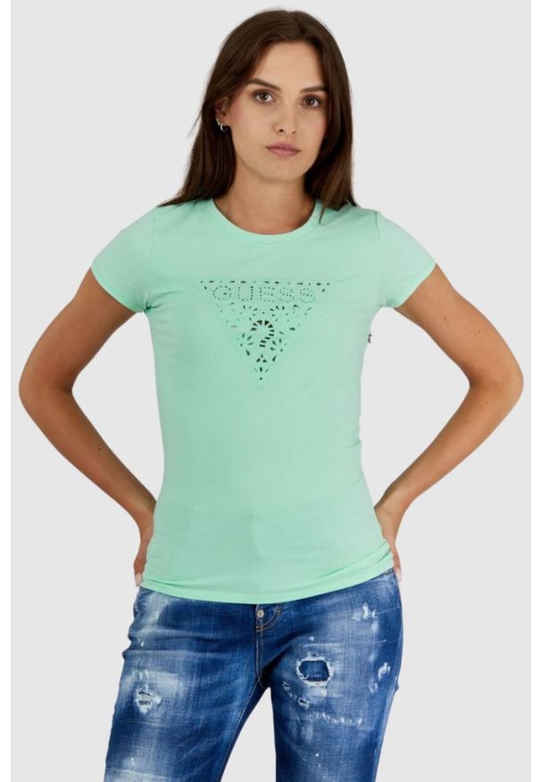 Guess - GUESS Zielony t-shirt damski z ażurowym logo. Kolor: zielony. Materiał: bawełna. Wzór: ażurowy