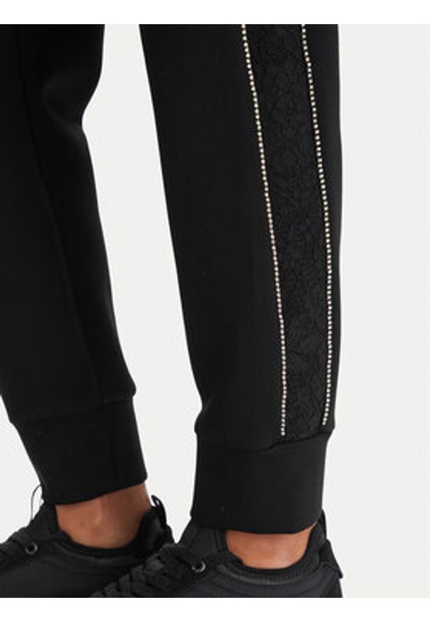 Guess Spodnie dresowe W6RB45 KBYE2 Czarny Regular Fit. Kolor: czarny. Materiał: syntetyk