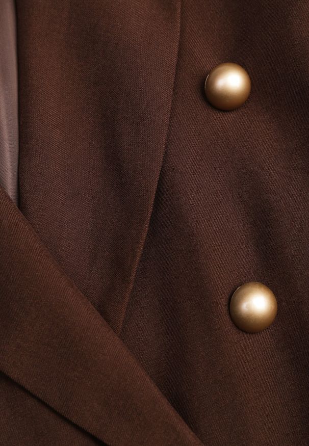 Born2be - Brązowa Marynarka Dwurzędowa z Usztywnionymi Ramionami Clamira. Okazja: na co dzień. Kolor: brązowy. Materiał: poliester, jeans. Styl: casual