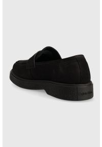 Calvin Klein mokasyny zamszowe LOAFER NB męskie kolor czarny HM0HM01031. Nosek buta: okrągły. Kolor: czarny. Materiał: zamsz #2