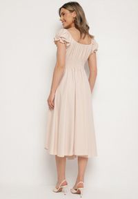 Born2be - Beżowa Sukienka z Bawełną Typu Hiszpanka z Ozdobnymi Bufkami Lunaleia. Okazja: na co dzień. Typ kołnierza: dekolt hiszpanka. Kolor: beżowy. Materiał: bawełna. Styl: casual, elegancki, klasyczny #6