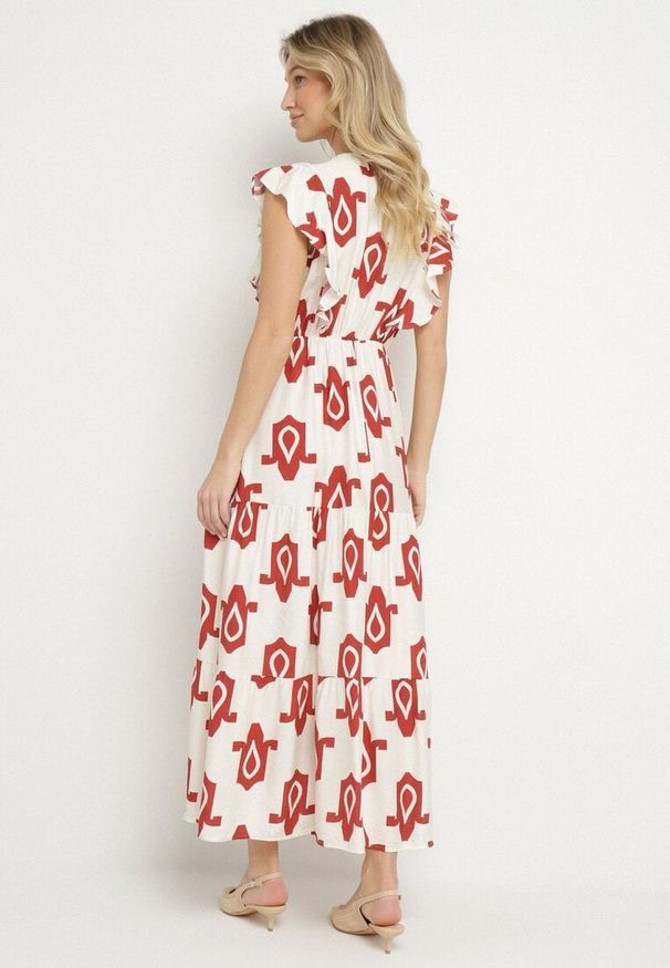 Born2be - Biało-Czerwona Sukienka z Wiskozy Ozdobiona Paskiem z Klamrą i Geometrycznym Wzorem Orivana. Okazja: na co dzień, na imprezę. Typ kołnierza: dekolt w kształcie V. Kolor: czerwony. Materiał: wiskoza. Wzór: geometria, aplikacja. Typ sukienki: proste. Styl: casual, elegancki