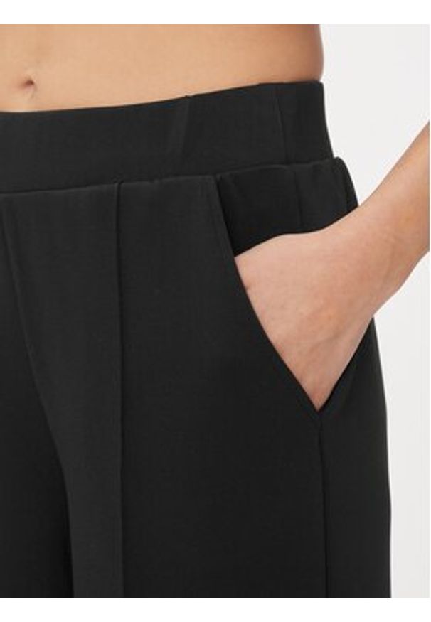 Vero Moda Spodnie materiałowe 10296830 Czarny Relaxed Fit. Kolor: czarny. Materiał: syntetyk