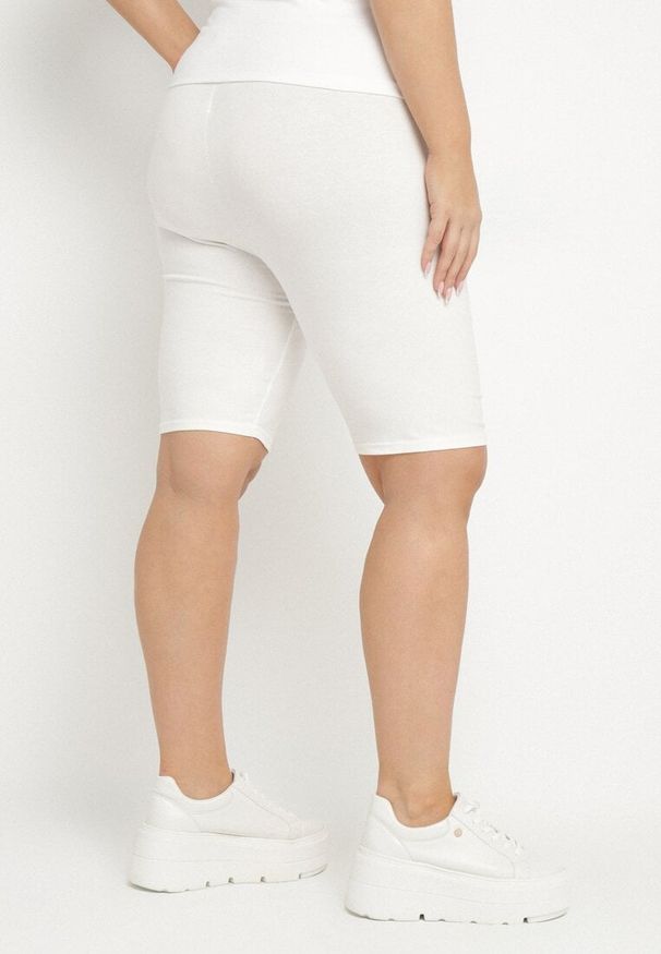 Born2be - Białe Szorty Kolarki z Bawełny Faniren. Kolekcja: plus size. Kolor: biały. Materiał: bawełna