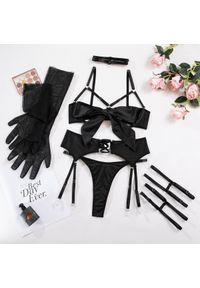 Intica - Komplet bielizny z kokardą na romantyczne wieczory Wikje. Kolor: czarny. Materiał: materiał, skóra