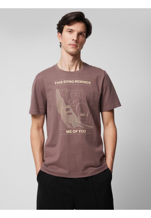 outhorn - T-shirt z nadrukiem męski - brązowy. Kolor: brązowy. Materiał: bawełna, materiał, dzianina. Długość: długie. Wzór: nadruk. Sezon: wiosna