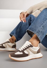Born2be - Brązowe Sneakersy Ozdobione Paskami Florgisse. Okazja: na co dzień, na spacer. Zapięcie: pasek. Kolor: brązowy. Materiał: jeans. Wzór: aplikacja. Sport: turystyka piesza #4