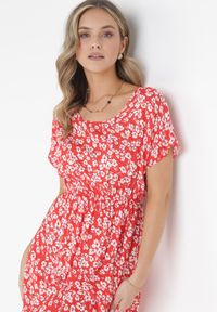 Born2be - Czerwona Sukienka z Wiskozy w Kwiaty i Gumką w Pasie Alixeme. Kolor: czerwony. Materiał: wiskoza. Wzór: kwiaty. Sezon: lato #5