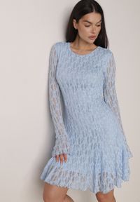 Born2be - Niebieska Sukienka Koronkowa z Rozkloszowanymi Rękawami Cinatea. Okazja: na co dzień. Typ kołnierza: kokarda. Kolor: niebieski. Materiał: koronka. Typ sukienki: proste. Styl: casual #1