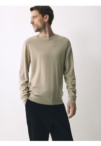 Reserved - Sweter z wełny merino - beżowy. Kolor: beżowy. Materiał: wełna #1