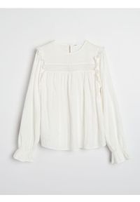Sinsay - Bluzka z falbankami i ażurową wstawką - biały. Typ kołnierza: kołnierz z falbankami. Kolor: biały. Wzór: ażurowy