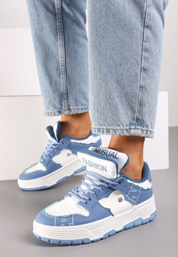 Born2be - Niebieskie Płaskie Sznurowane Sneakersy z Napisami Friefra. Nosek buta: okrągły. Zapięcie: sznurówki. Kolor: niebieski. Materiał: materiał. Wzór: napisy. Obcas: na obcasie. Wysokość obcasa: niski