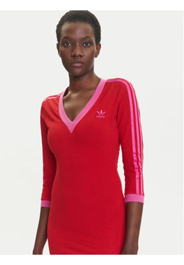Adidas - adidas Sukienka codzienna adicolor Classics 3-Stripes JW3668 Czerwony Slim Fit. Okazja: na co dzień. Kolor: czerwony. Materiał: bawełna. Typ sukienki: proste. Styl: casual