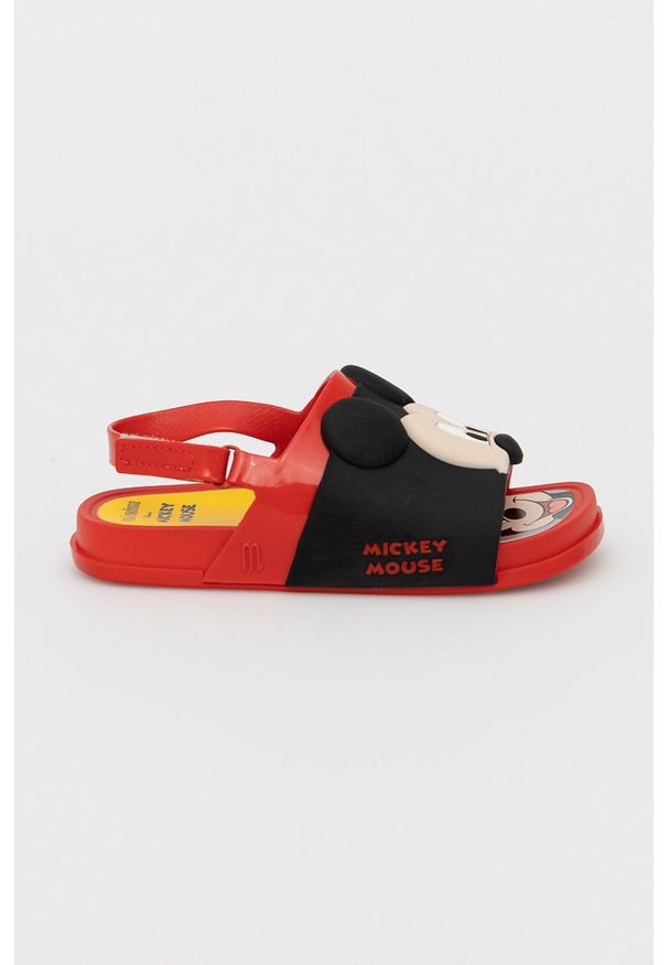 melissa - Melissa sandały dziecięce Beach Slide x Disney kolor czerwony. Zapięcie: rzepy. Kolor: czerwony. Materiał: kauczuk, guma, materiał. Wzór: motyw z bajki. Obcas: na obcasie. Wysokość obcasa: niski