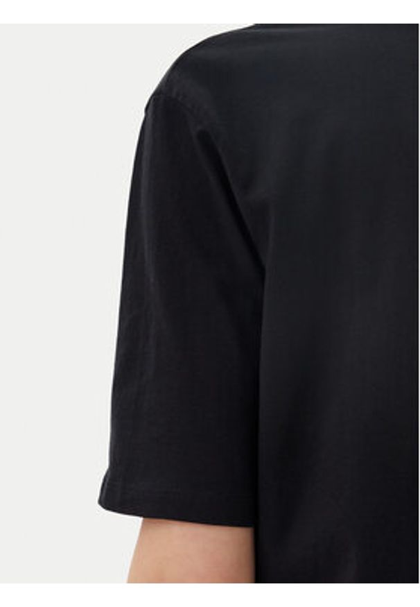 Guess T-Shirt V4BI21 I3Z14 Czarny Relaxed Fit. Kolor: czarny. Materiał: bawełna