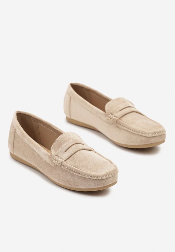 Renee - Ciemnobeżowe Mokasyny z Ozdobnymi Przeszyciami Rivgis. Okazja: na co dzień. Kolor: beżowy. Materiał: jeans. Styl: casual, elegancki