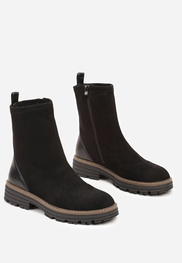 Born2be - Czarne Płaskie Botki z Kontrastową Wstawką Carievia. Okazja: na co dzień. Kolor: czarny. Styl: klasyczny, elegancki, casual