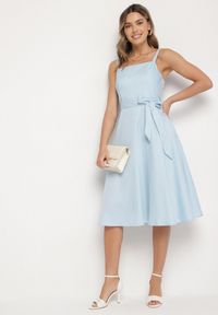 Born2be - Niebieska Sukienka z Wiskozą ze Wzorem Pasków Dolereia. Okazja: na co dzień. Kolor: niebieski. Materiał: wiskoza. Długość rękawa: na ramiączkach. Styl: casual, klasyczny. Długość: midi #7