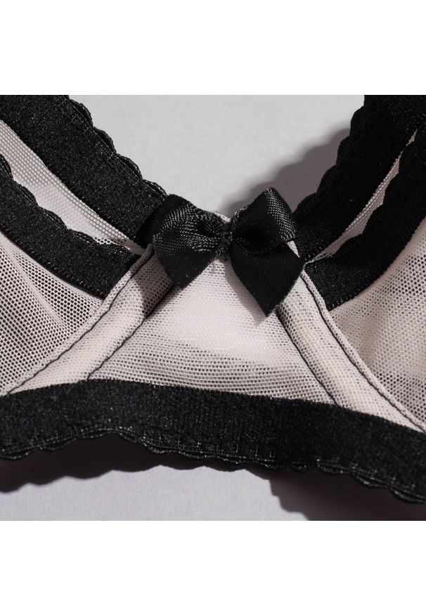 Intica - Komplet bielizny z geometrycznymi detalami Melek. Kolor: wielokolorowy. Materiał: materiał. Wzór: geometria