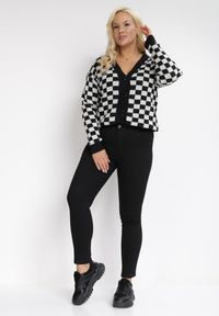 Born2be - Czarne Spodnie Skinny Push Up Teche. Kolekcja: plus size. Kolor: czarny. Materiał: tkanina. Długość: długie. Wzór: gładki