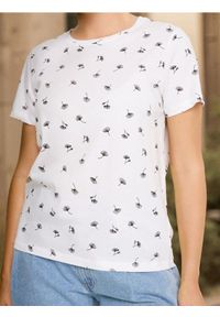 Sinsay - Koszulka z nadrukiem - biały. Kolor: biały. Wzór: nadruk