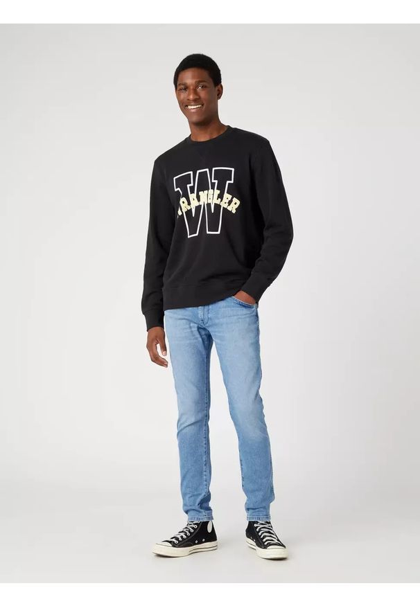 Wrangler - WRANGLER GRAPHIC CREW MĘSKA BLUZA KLASYCZNA LOGO NADRUK SWEAT FADED W6G8I3XV6 112331913. Wzór: nadruk. Styl: klasyczny