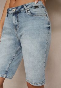 Renee - Jasnoniebieskie Klasyczne Szorty Jeansowe Tilloria. Okazja: na co dzień, na spacer. Kolor: niebieski. Materiał: jeans. Sezon: lato. Styl: klasyczny #3