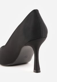 Renee - Czarne Gładkie Szpilki z Tkaniny w Klasycznym Stylu Jynienne. Okazja: na spotkanie biznesowe. Kolor: czarny. Materiał: tkanina. Wzór: gładki. Obcas: na szpilce. Styl: klasyczny #4