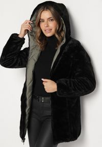 Born2be - Zielona Pikowana Kurtka Dwustronna z Kapturem i Futerkiem Rinaresa. Okazja: na co dzień. Typ kołnierza: kaptur. Kolor: zielony. Materiał: futro. Styl: casual, elegancki #3