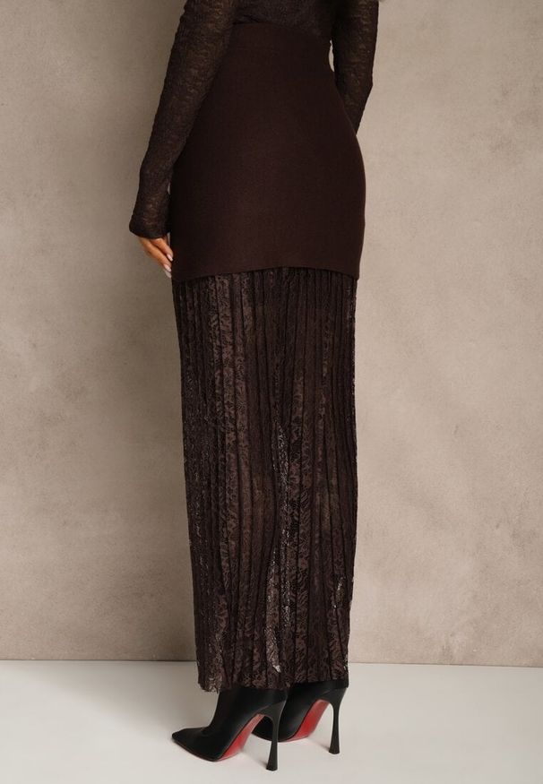 Renee - Brązowa Spódnica z Dzianiny z Wiskozą z Koronkowym Dołem Zdobiona Guzikami Sewune. Kolor: brązowy. Materiał: dzianina, wiskoza, koronka. Wzór: aplikacja