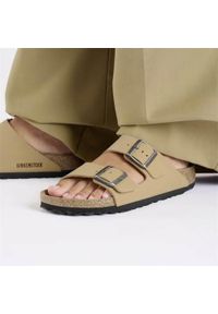Klapki damskie Birkenstock Arizona. Kolor: beżowy. Materiał: syntetyk, materiał